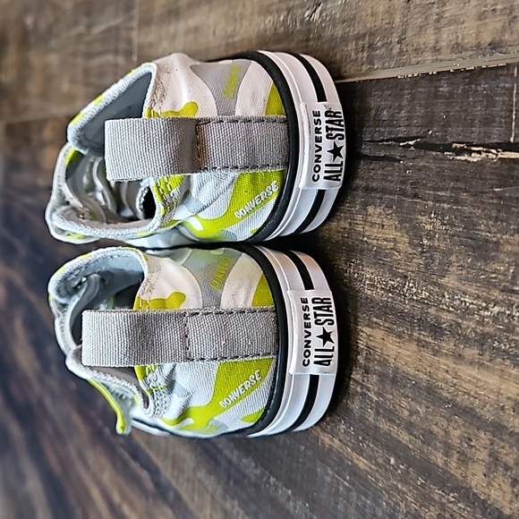 Toddler Chuck Taylor Converse - Picture 3 of 5